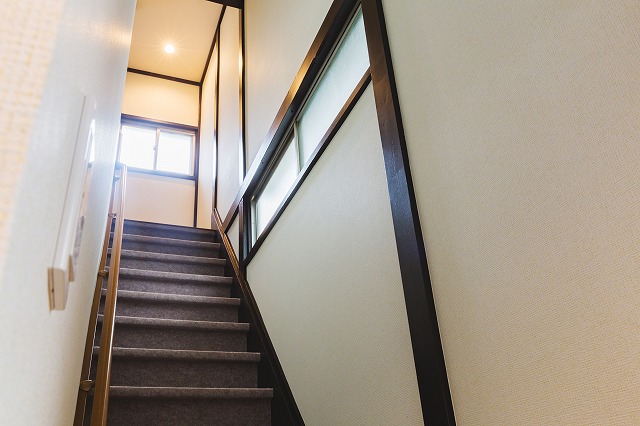 古民家らしい高めの階段