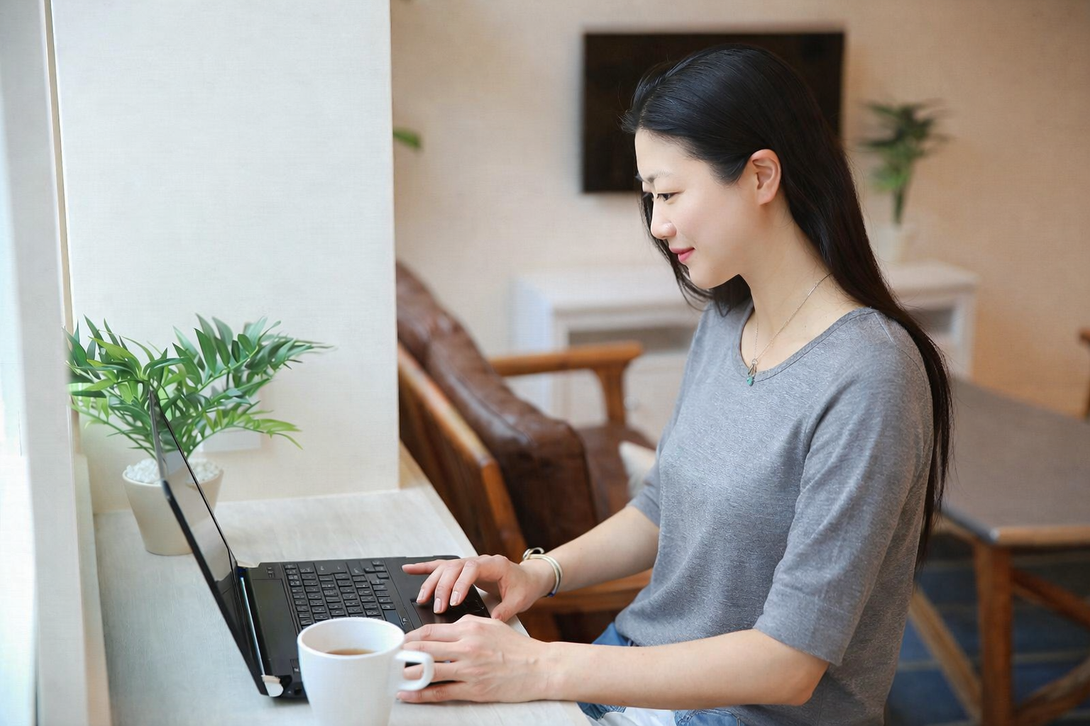 採光の取れた半地下の共有部